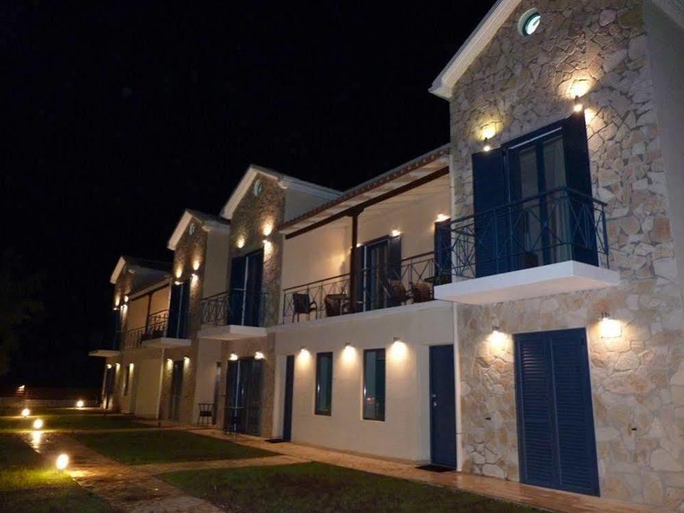 Ilianthos Apartments & Studios 미크로스 지알로스 외부 사진