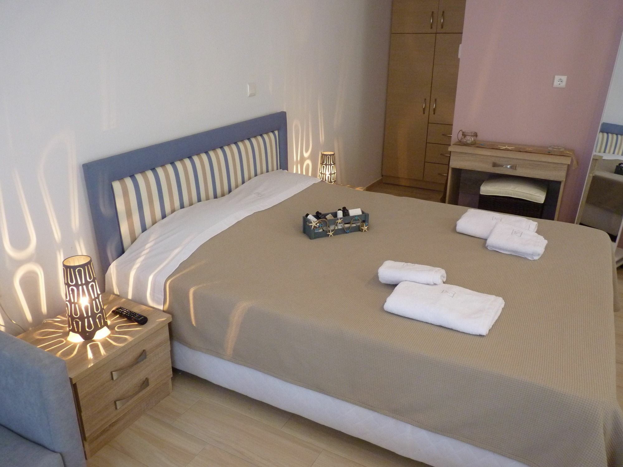 Ilianthos Apartments & Studios 미크로스 지알로스 외부 사진